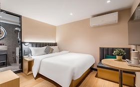 上海Meego米果青文酒店